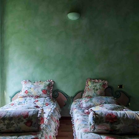 Cascina Cologna Bed & Breakfast Galbiate Bagian luar foto